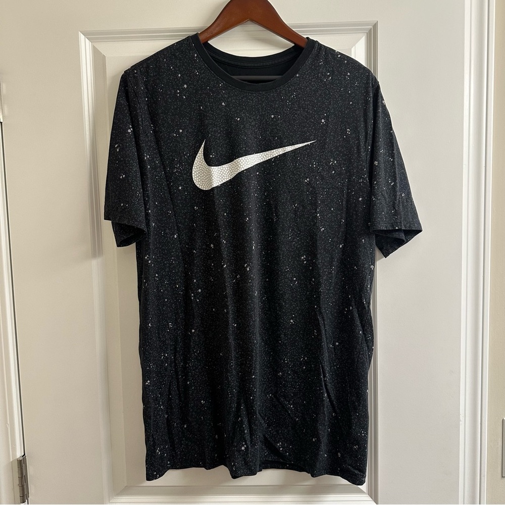 BARELY WORN Nike Tee, size XL